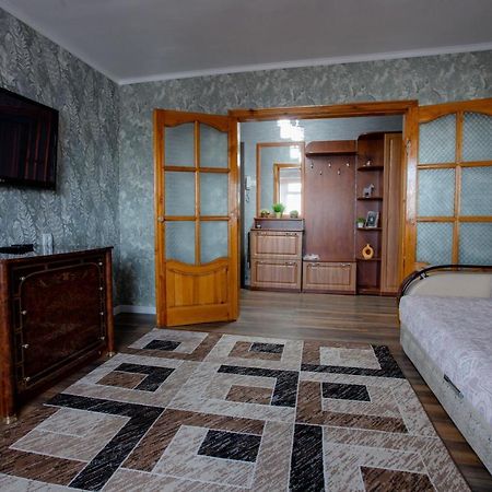 2-Х Комнатная Квартира В Центре По Ул. Козыбаева Д.107 Kostanái Exterior foto