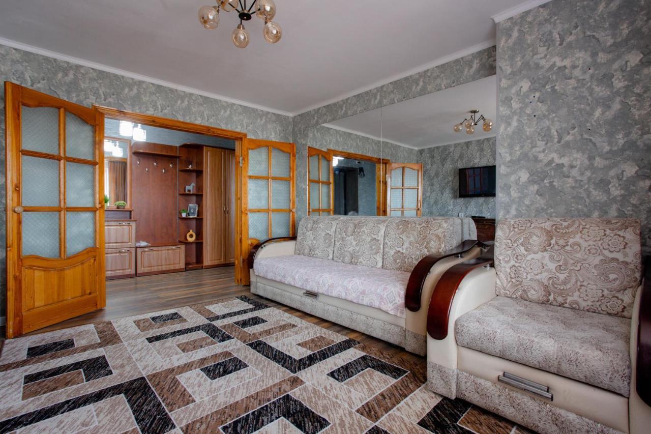 2-Х Комнатная Квартира В Центре По Ул. Козыбаева Д.107 Kostanái Exterior foto